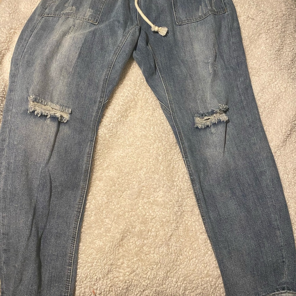 Easel jeans size large. NWT